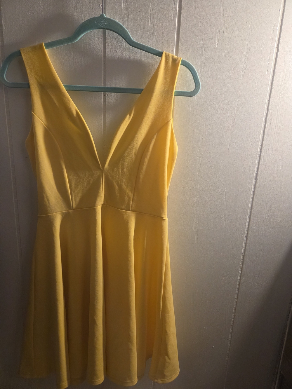 Sleeveless Yellow V-Neck Mini Dress